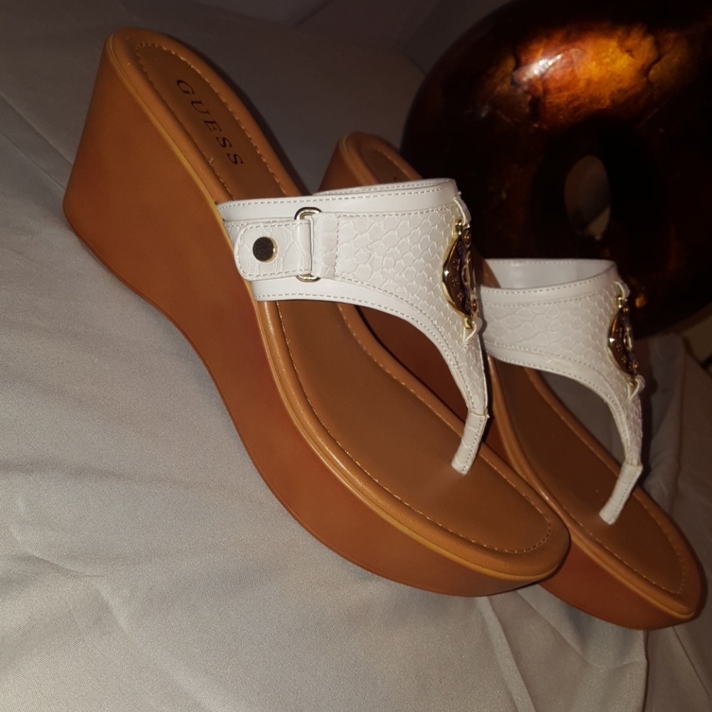 New BRAND NEW !!GUESS WEDGES👌👌❣
